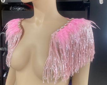 Rosa fjäder- och paljettfrans-epåletter, axelband med showgirls, axelaccessoarer med strass, epåletter med sambadräkt