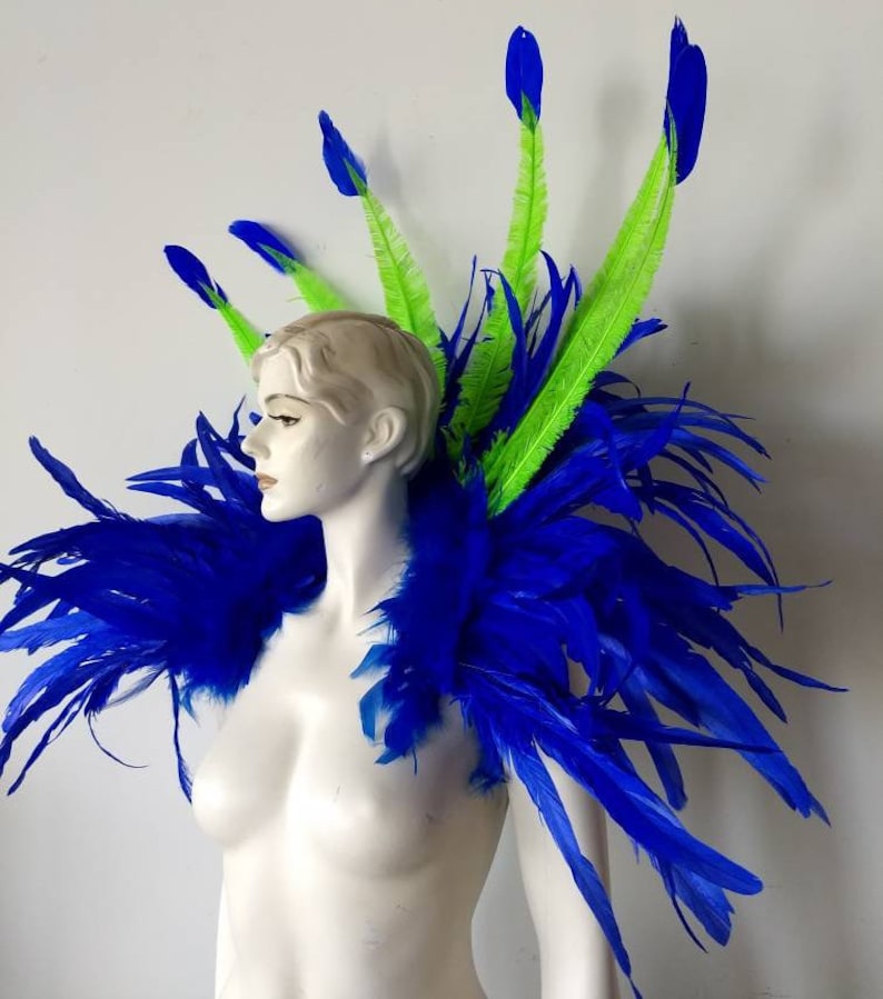 May include: A blue and green feather shoulder piece with long, flowing feathers. The shoulder piece is made of soft, fluffy feathers and is perfect for adding a touch of drama to any outfit.