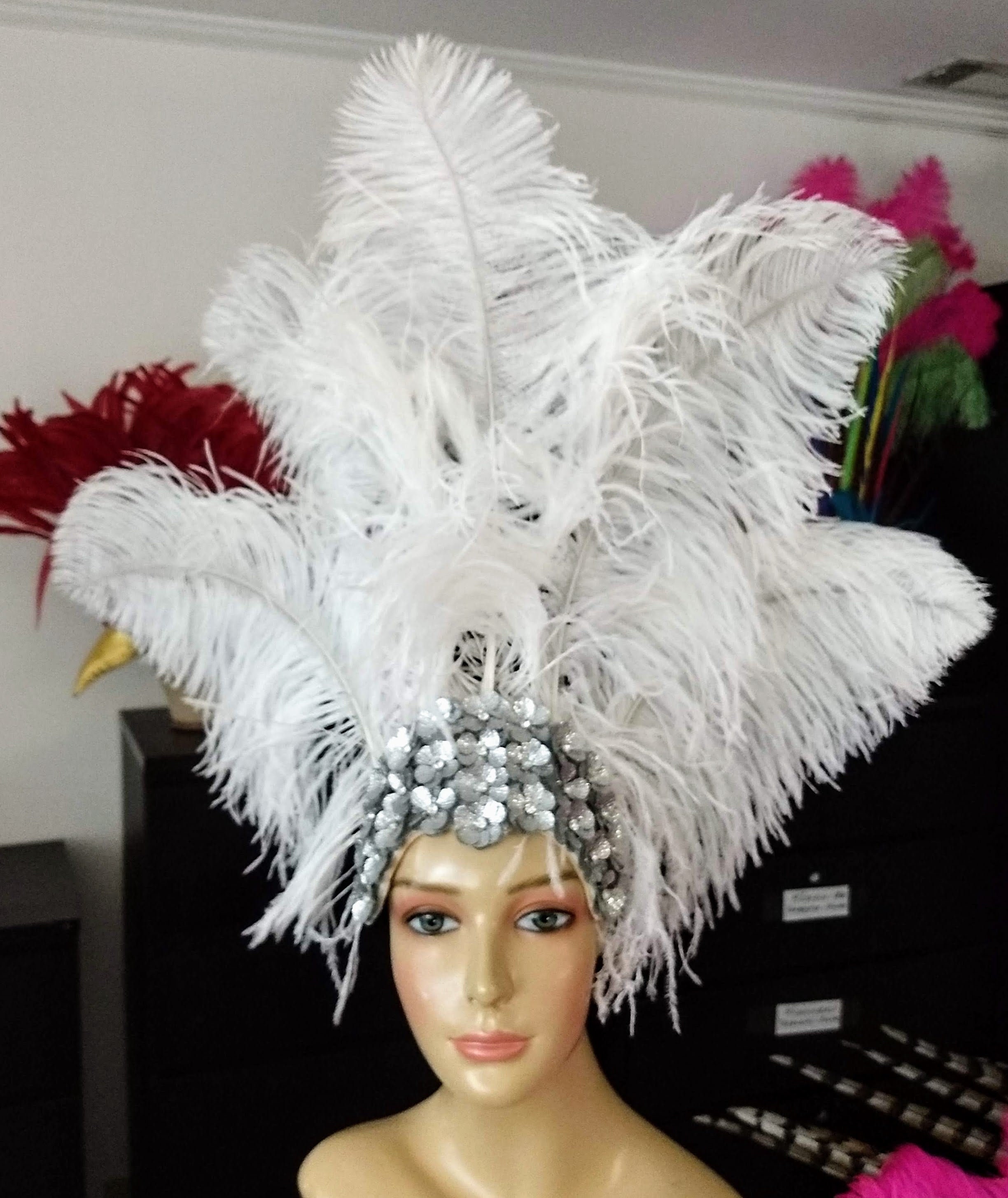 Blanco con capa de plumas doradas, cuello de encogimiento de hombros, pieza  de plumas, bufanda de plumas, chal de plumas, charretera de plumas. Disfraz  de Samba Showgirl Showman -  España