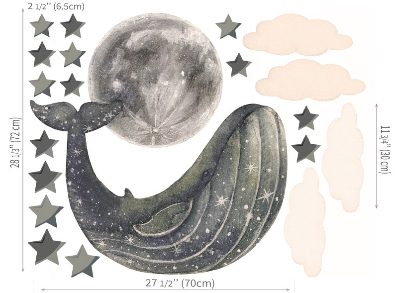 Pu&ograve; includere: Un set di 11 adesivi murali con una balena, una luna, nuvole e stelle. La balena &egrave; blu e grigia con un motivo stellato. La luna &egrave; grigia e bianca. Le nuvole sono bianche. Le stelle sono grigie. Gli adesivi misurano 72 cm di altezza e 70 cm di larghezza.