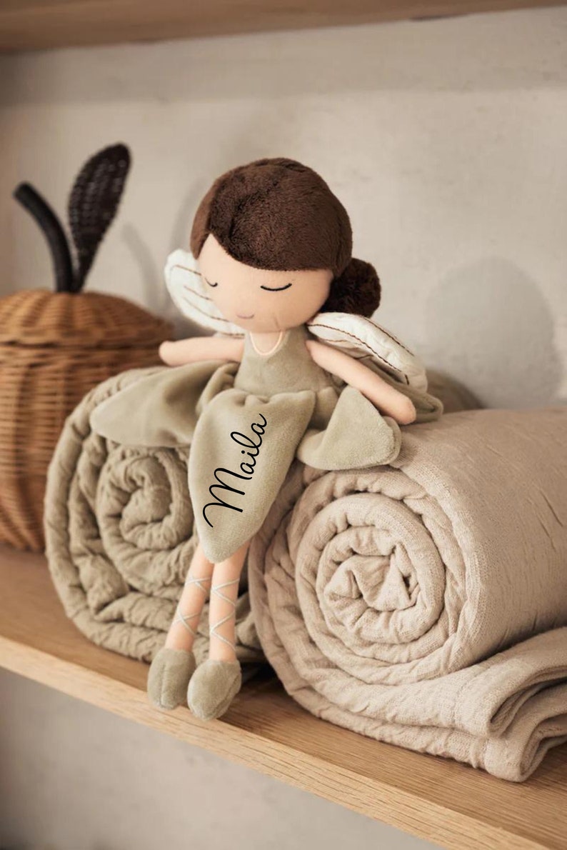 Kuscheltier Puppe Fee mit Namen.Personalisiertes Geschenk zur Geburt oder zum Geburtstag