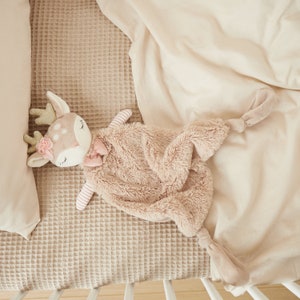 Manta de peluche ciervo Bieco regalo personalizable para el nacimiento de un bebé doudou personalizado imagen 2