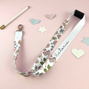 Wildblume personalisierte Schlüsselband, benutzerdefinierte Schlüsselband, Floral maßgeschneiderte Name Lehrer Schlüsselband, Krankenschwester Geschenk, Lehrer Geschenk, Geschenk für Freund