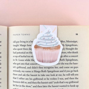 Cupcake Magnetic Bookmark, Book Lover Gift, Book Worm, Cute Bookmark, Illustrated Bookmark, Food Page Saver, Book Accessories