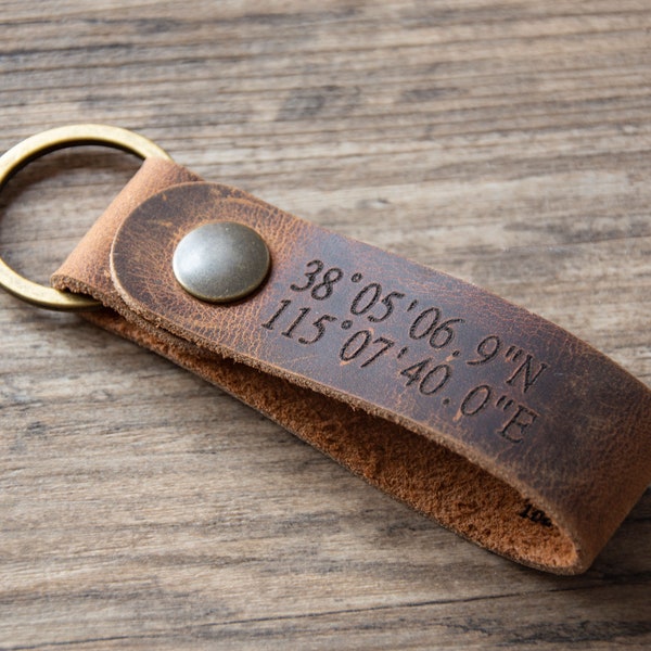 Custom Leather Keychain, Personalized Distressed Leather Keychain,Belt loop Leather key fob,Engraved leather keychain gift for men women Dad