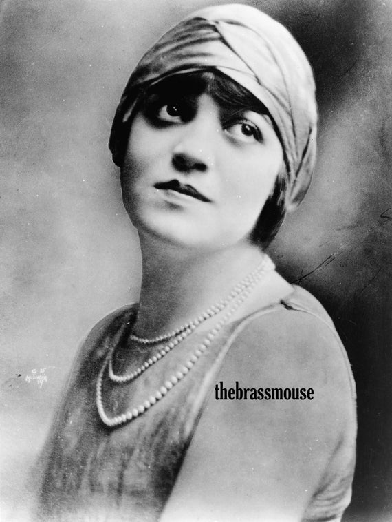 Flapper With Turban 1920s Fashion Headband Bobbed Hair Woman Etsy