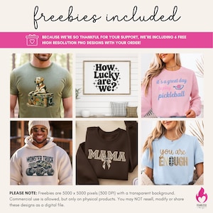 Puede incluir: Una colecci&oacute;n de seis prendas con dise&ntilde;os gr&aacute;ficos: una camiseta oliva con un perro, un cartel enmarcado con How Lucky are we?, una sudadera rosa con texto de pickleball, una sudadera beige con un cami&oacute;n monstruo, una sudadera marr&oacute;n con texto MAMA y una camiseta azul claro con texto you are ENOUGH.