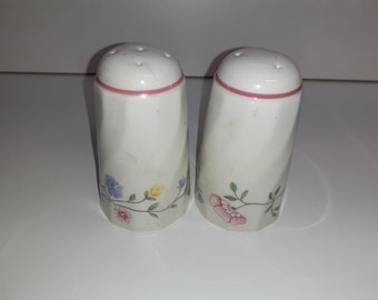Rustic White Ceramic Salt & Pepper Set Gisela Graham Rustic White Ceramic Salt & Pepper Set Gisela Graham