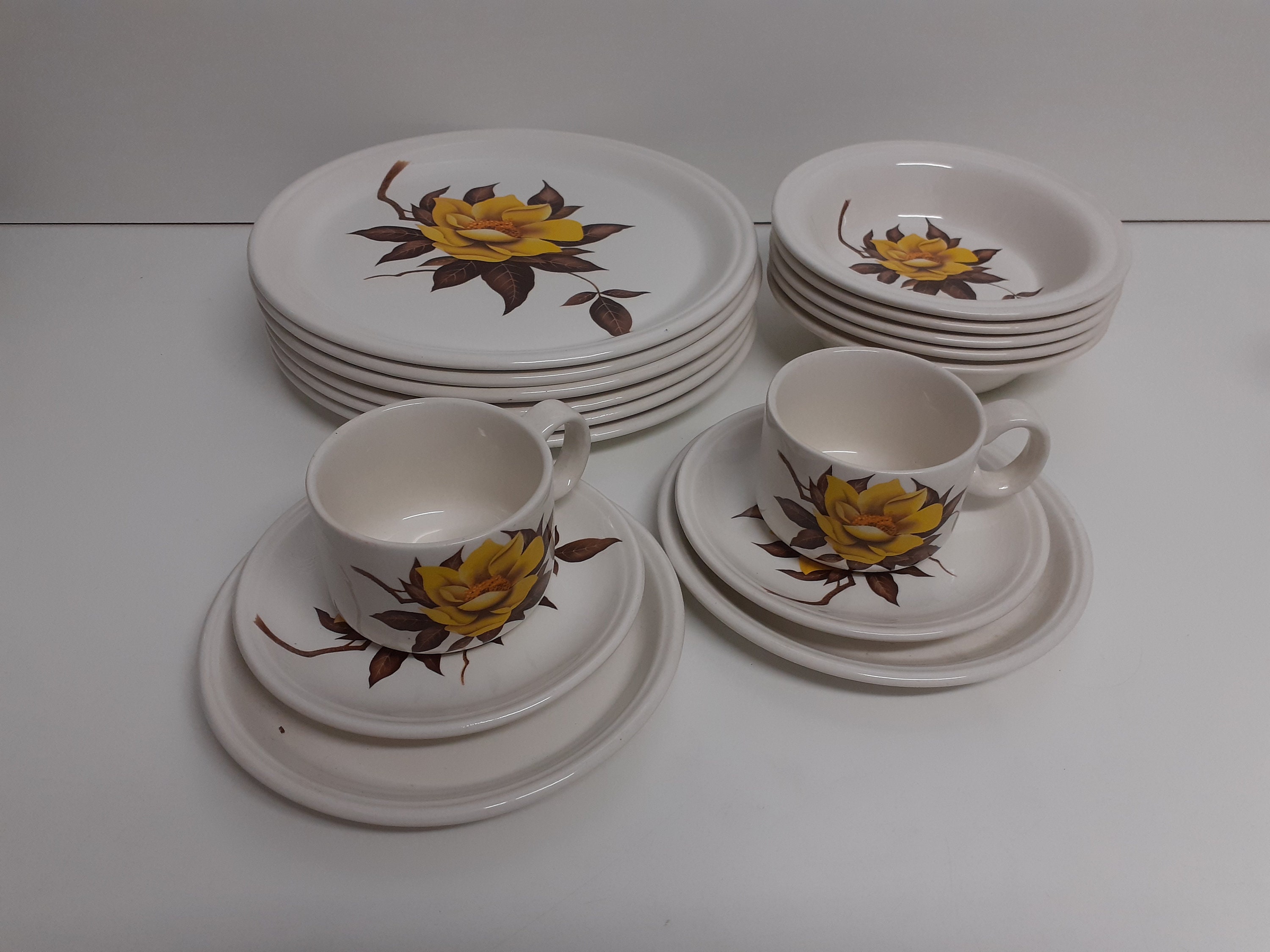 Mikasa top dinner set