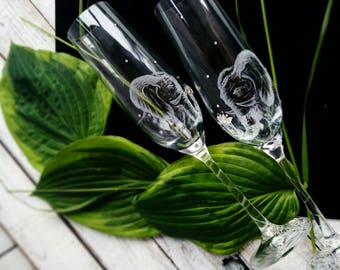 Present with oriental elephant, Oriental wedding toasting flutes, Hand engraved champagne glasses, Elephant engraved personalized gift