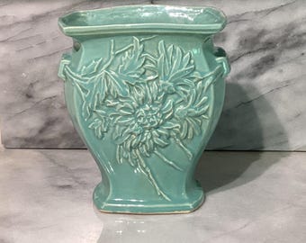 McCoy 1940’s Turquoise Color Chrysanthemum Vase