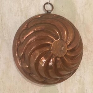 Birth Gramm Copper swirled round / tag Display Jello Mold