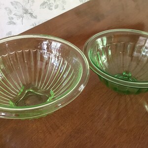 Vintage Tufglas Batter Bowl Green Uranium Glass No Splash Mixing Bowl Dual  Spout 500 Made in USA 