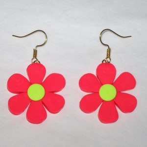 Flower Earrings,Groovy Flower Earrings,60's Earrings,Flower Jewelry,Flower Power Earrings,Hippie Earrings,Retro Earrings,Hot Pink Flowers