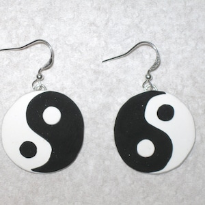 Yin Yang Earrings,Yin Yang Jewelry,Yin Yang Symbol Earrings,Black White Yin Yang Earrings,Taoism Earrings,Meditation Earrings,Yoga Earrings