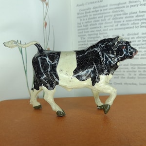 Vintage Britains Holstein/Friesian Bull, Black and White - Catalogue No 573 (1940) - Lead Toys