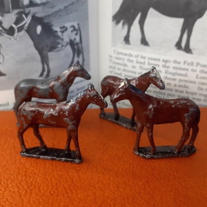 Vintage Four Ponies/Horses &quot;Flatties - Zinnfiguren&quot; Lead Toys - German Made or Early Britain