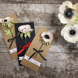 Handmade paper Anemone flower with kraft cardboard + personalized tag + bow - Place card - Valentine's Day - Mother's Day
