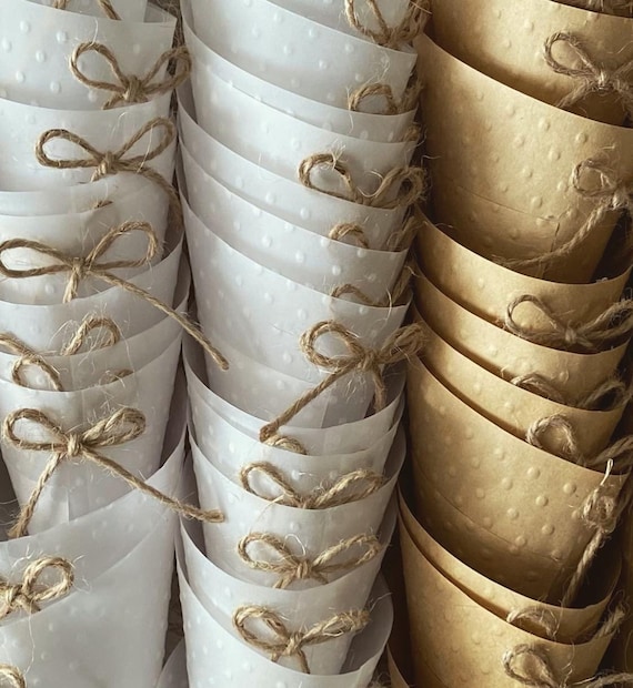 Conetti porta riso, rice cones, delicata carta trasparente con trama rilievo a scelta, possibilità di personalizzazione e decorazione