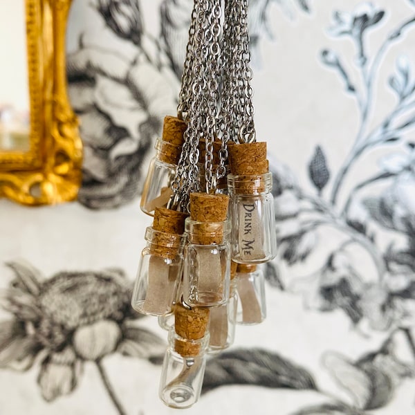 Idée cadeau - Collier avec mini bouteille avec parchemin « Drink me » d'Alice au pays des merveilles - chaîne en acier inoxydable