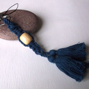 Blue bag decoration / macramé
