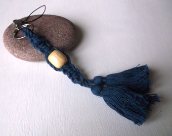 Blue bag decoration / macramé