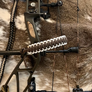 Double wide bow wrist sling