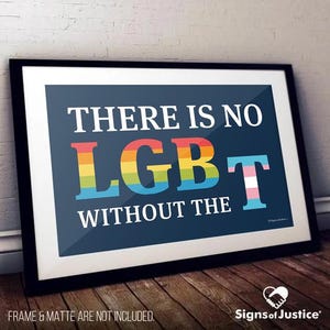 Puede incluir: Una impresi&oacute;n enmarcada con un fondo azul y texto blanco que dice "THERE IS NO LGBT WITHOUT THE". El texto est&aacute; en un esquema de colores arco&iacute;ris con una bandera transg&eacute;nero en la "T".