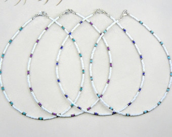 Collana girocollo con perline, girocollo con perline sottili, girocollo con perline, collana con perline, collana tribale, girocollo boho con perline, collana bianca, girocollo semplice e delicato