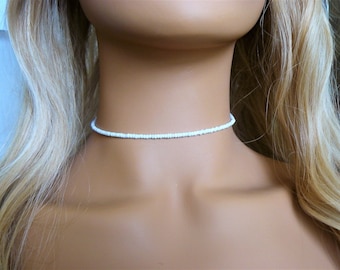 Dainty White Beaded Choker Collana, Gioielli estivi da spiaggia, Collana regolabile, Girocollo minimalista, Girocollo di perline di semi, Spiaggia, Regalo estivo