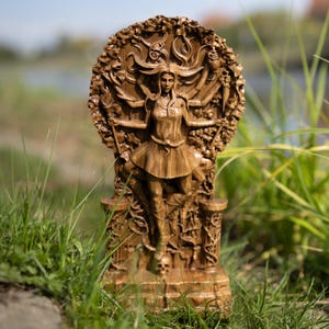 Hecate Statue – Greek Goddess of Witchcraft – Handmade Oak Wood Sculpture – Pagan Altar Decor | Wiccan Triple Goddess