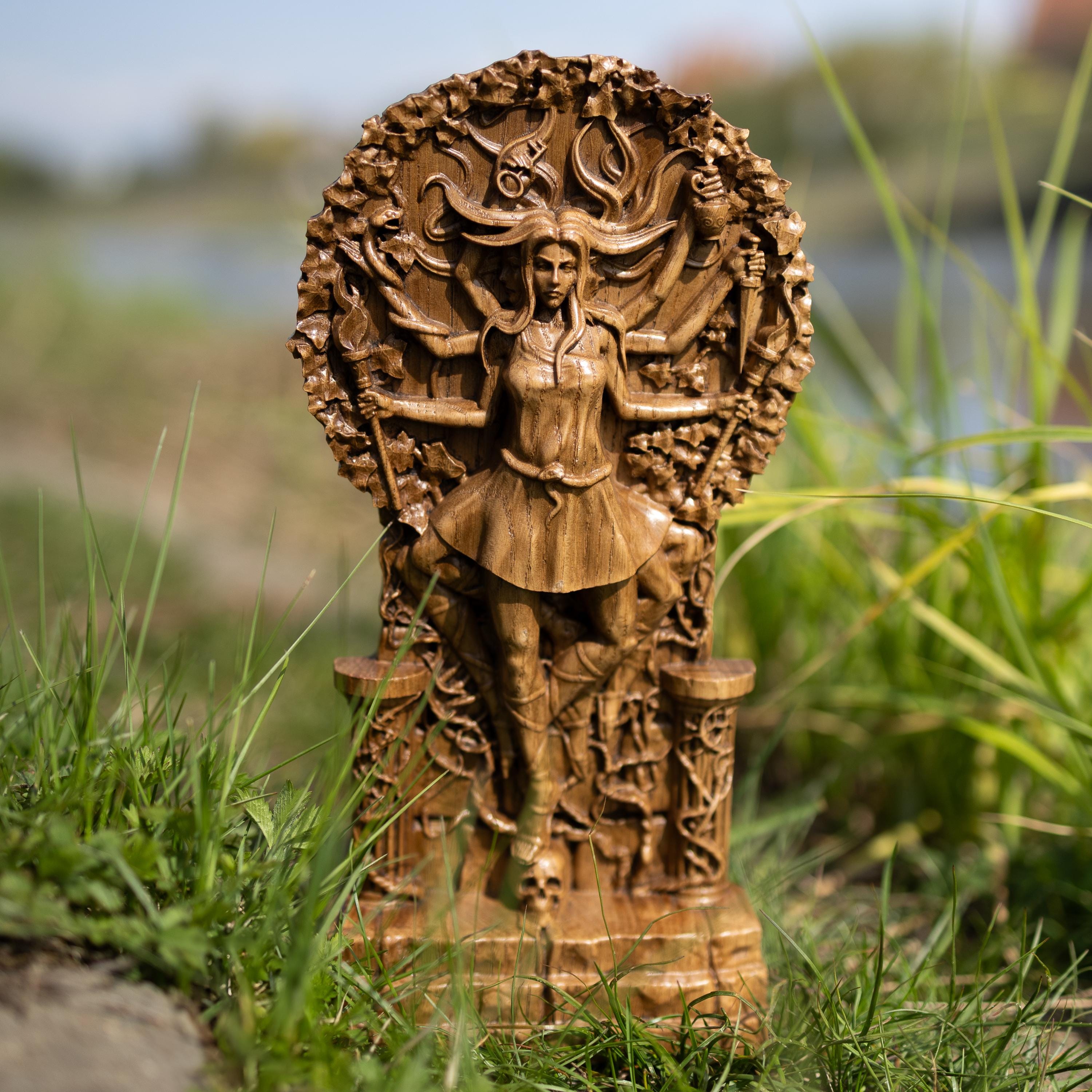 Hecate statue - Etsy 日本