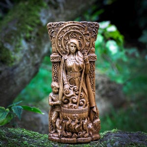 Ceridwen walijska bogini, Tuatha De Danann, bogini celtycka, pogańska bogini, wiccan, wicca, ołtarz, druid, czary, gaelicki