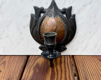 ヴィンテージ鋳鉄製ロータスキャンドルホルダー燭台：銅と黒の素朴な壁