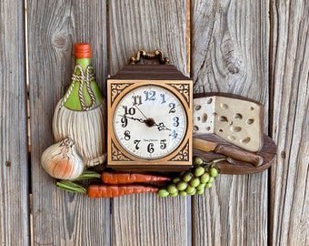 vintage 1971 Burwood Products New Haven Wine Cheese Carrots Horloge murale n° 460 - Décoration de cuisine kitsch - Fonctionne avec la pile incluse