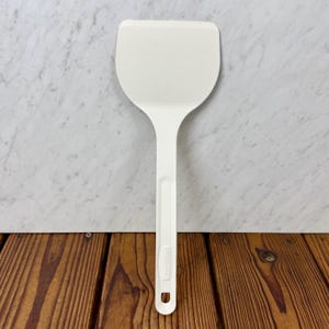 1972 Rubbermaid Wide Spatula – White Nylon Turner, USA Made