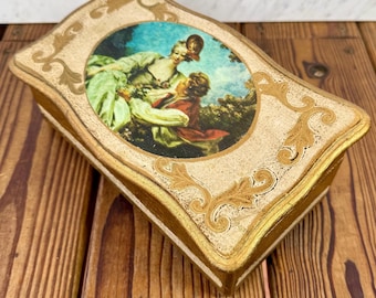 Portagioie fiorentino vintage italiano con decorazioni dorate, carillon in legno e velluto rosso.