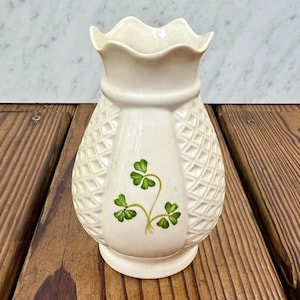 Jarrón vintage Donegal Belleek con trébol irlandés – Porcelana irlandesa – 12,7 cm