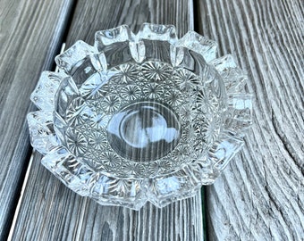 Vintage Crystal Ashtray: Starburst Daisy Pattern, Ocean Glassware