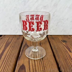 Gobelet en verre à bière vintage Schooner Thumbprint 15,2 cm (6 po.) - Transparent avec lettres rouges