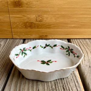 Vintage Lefton Boughs of Holly Candy Dish – Gold Trim Scalloped Christmas Bowl