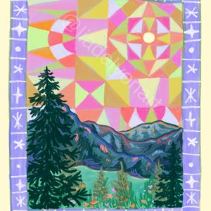 Pu&ograve; includere: Un dipinto di paesaggio colorato con un cielo geometrico nei toni del rosa, giallo e arancione. Montagne verde scuro e alberi sempreverdi in primo piano. L'opera &egrave; incorniciata con un bordo lavanda decorato con stelle e lune crescenti. Il nome dell'artista &egrave; visibile.