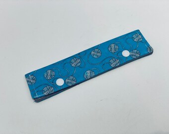 Short DPN holder (4-6" needles) in Teal Yarn