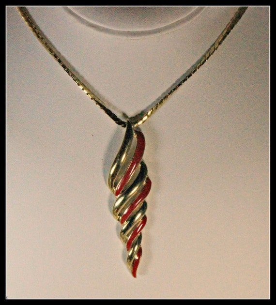 Signed Trifari Sea Shell and Gold Plated Necklace - image 3