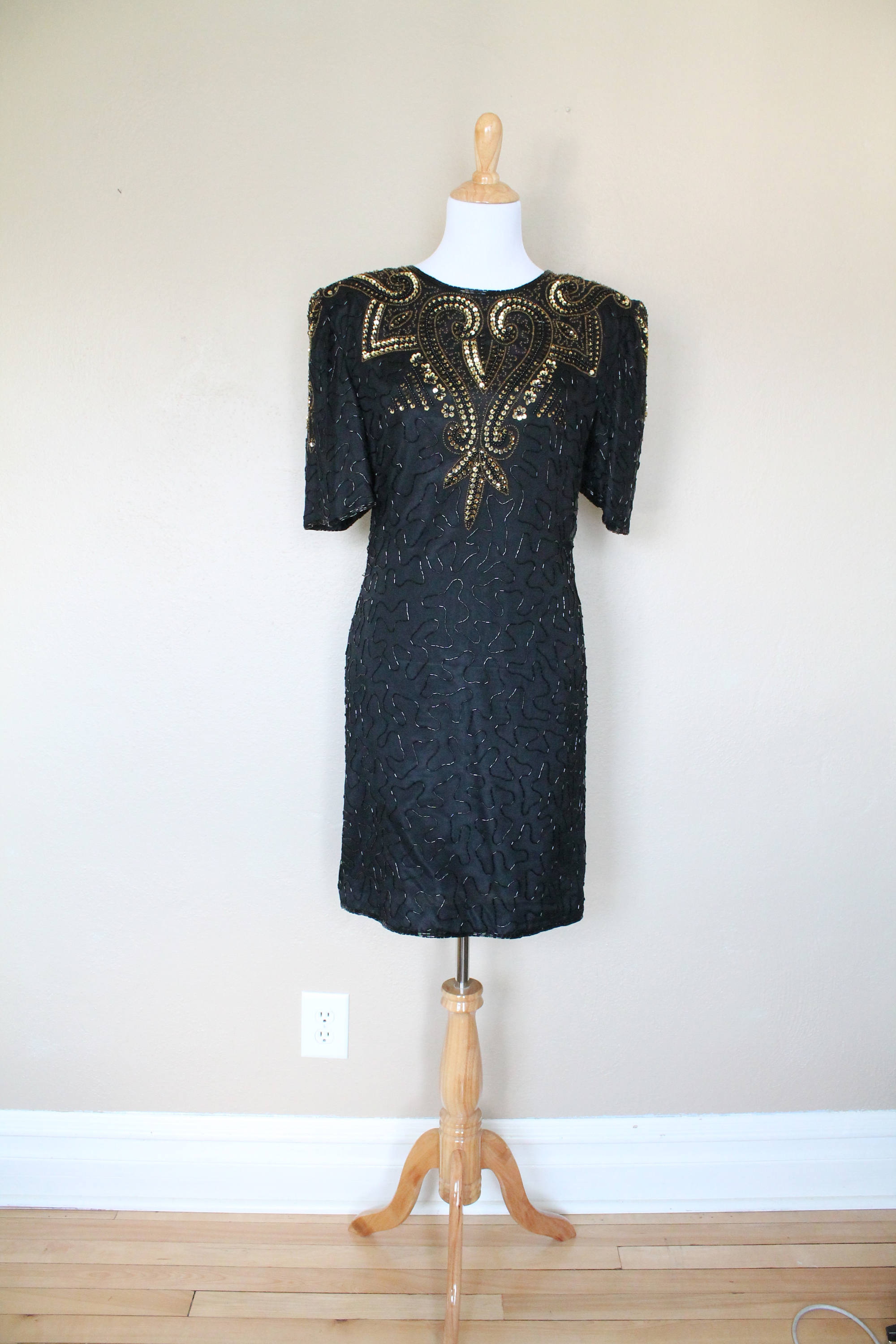 vintage black and gold sequin dress Unique Vintage Black And Gold Gatsby Dress Black Gold Sequin Fringe Gown Round Neck Sleeveless Formal