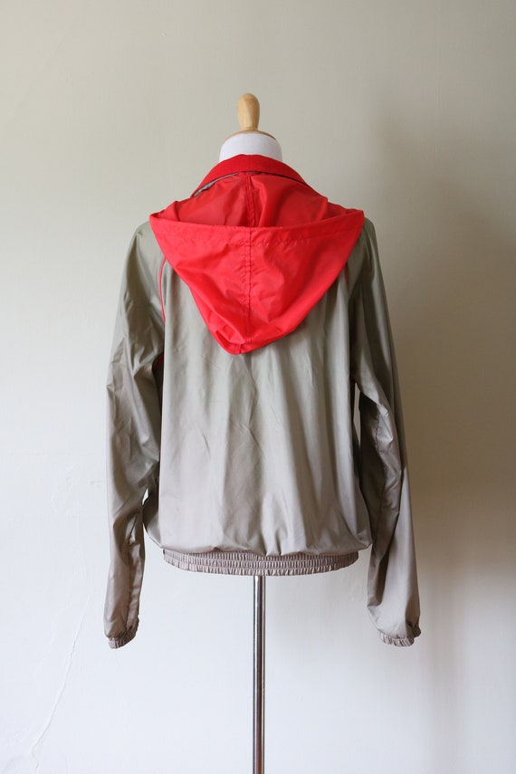 1980s Vintage Gray and Red Windbreaker - image 4