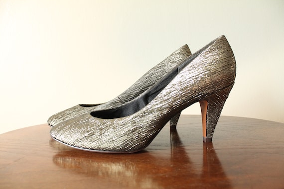 gold shimmer pumps