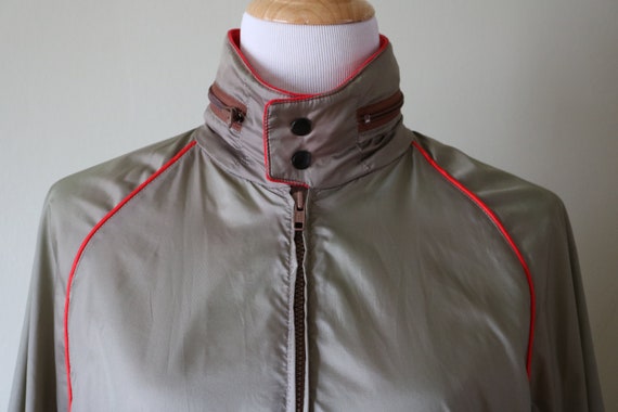 1980s Vintage Gray and Red Windbreaker - image 6