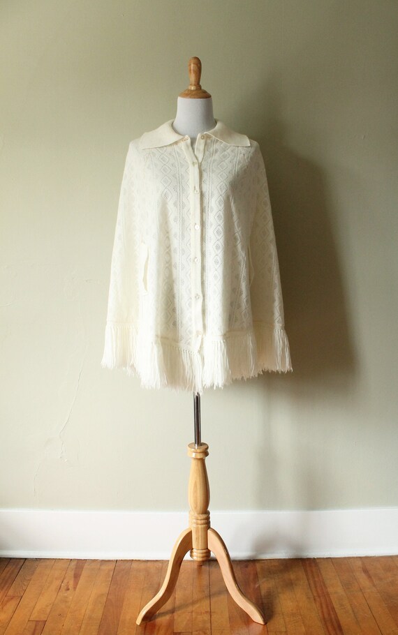 1970s Vintage Knit Cape // Poncho