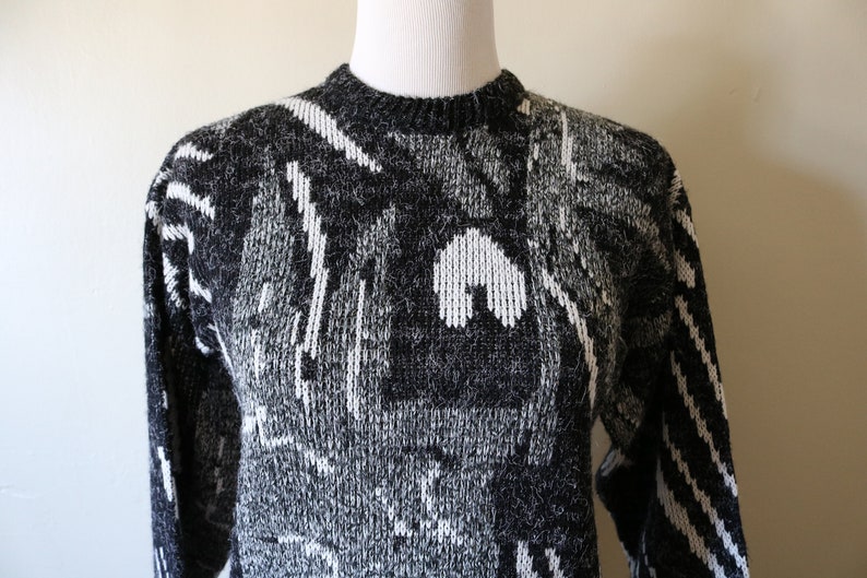 1980s Vintage Abstract White, Black, and Gray Sweater image 6